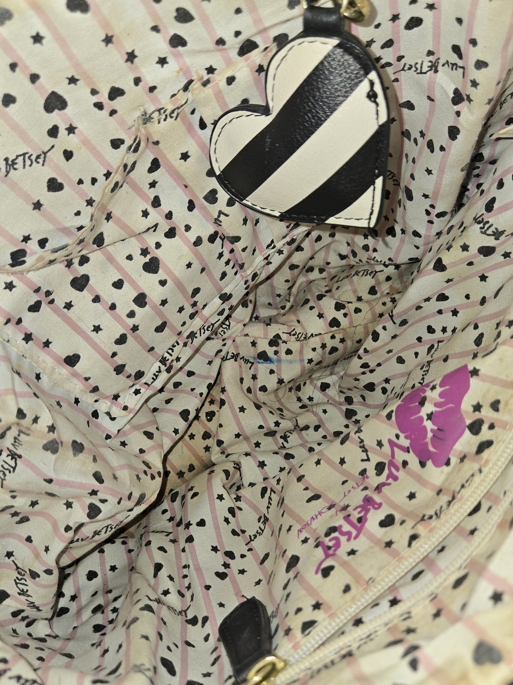 Betsey Johnson Black White Striped Quilted Tote Bag Heart Charm Zip Top - Picture 3 of 5